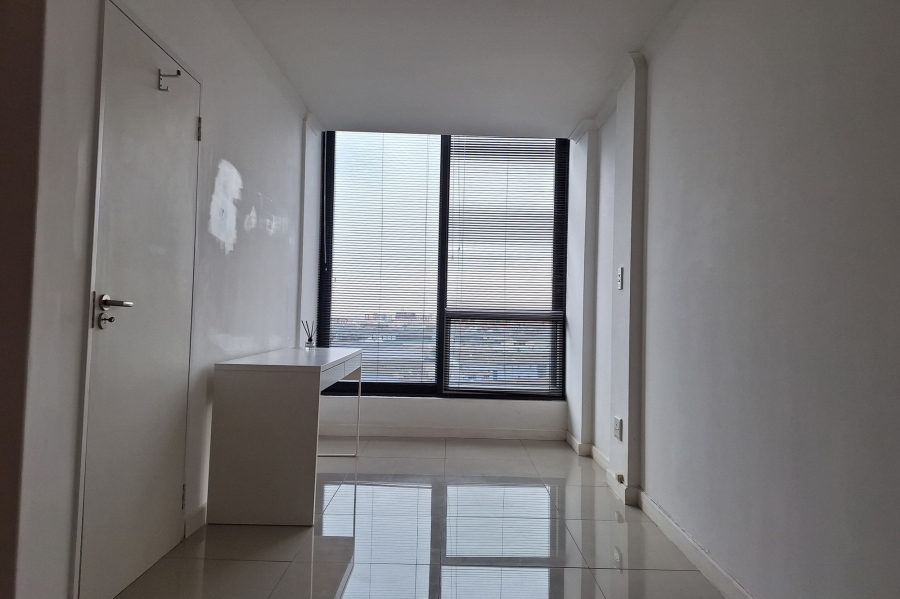 To Let 1 Bedroom Property for Rent in Woodstock Western Cape
